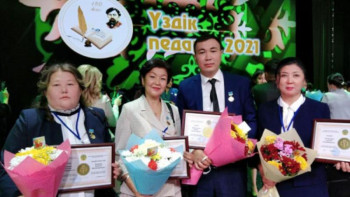 Фотография к новости: Зейнет жасына жақындап қалған әріптестерімнің сабағына қызыға қараймын – жас мұғалім