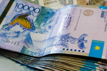 Фотография к новости: СOVID-19: Індетпен күрескен дәрігерлерге қанша ақша төленді?