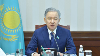 Фотография к новости: «Өлең айтқандай»: Нығматулин министрге не үшін ескерту жасады?