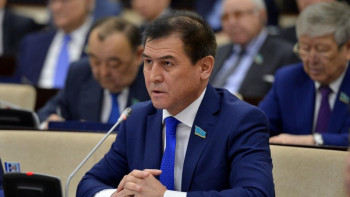 Фотография к новости: Теңсіздік орын алып отыр. Депутат мектептердегі жан басына қаржыландыру мәселесін көтерді