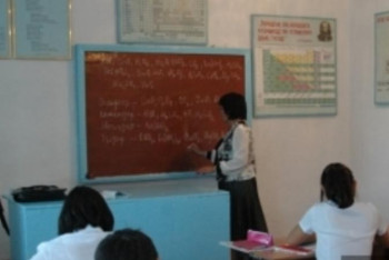 Фотография к новости: Бір мұғалім физика, әдебиет, музыканы оқытады. Депутат ауыл мектептерінің жағдайы туралы айтты