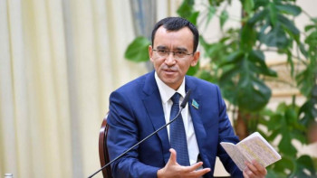 Фотография к новости: Әшімбаев Тұрсын Жұртбайға шапан жапты