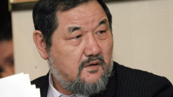 Фотография к новости: 4 қызметкер сопайып отырмыз. Тұрсын Жұртбай Көшербаевқа өтініш жасады