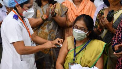 Үндістанда бір миллиард адам вакцина алды
