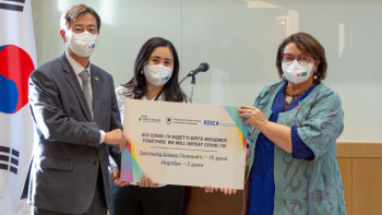 Фотография к новости: Корея елшілігі дәрігерлерге 1,7 млн теңгенің техникасын сыйға тартты