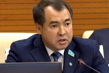 Фотография к новости: Депутат дәрігерлерге төленетін үстемақыны қайтаруды ұсынды