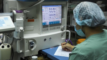 Фотография к новости: Омыртқа дискісін ауыстыру отасы қалай жасалады? ФОТОРЕПОРТАЖ