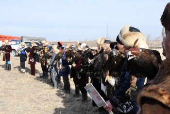 Фотография к новости: Құсбегілер арасында Күнтуған Тоқтыбайұлы атындағы турнир басталды