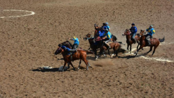 Фотография к новости: Жасөспірімдер арасында көкпар мен аударыспақтан ел чемпионаты басталды