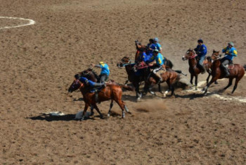 Жасөспірімдер арасында көкпар мен аударыспақтан ел чемпионаты басталды