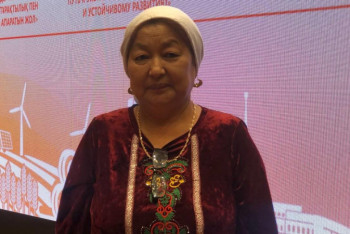 Фотография к новости: Көпбалалы ана Балалар үйінен тағы 8 бала асырап алған