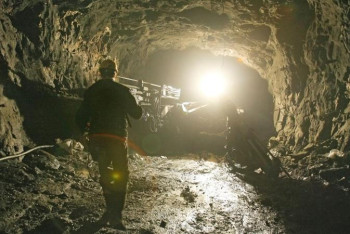 Фотография к новости: Шахтада қаза тапқандардың отбасыларына он жылдық еңбекақы төленеді