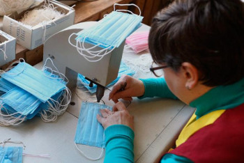 Фотография к новости: Пандемия басталғанда еліміздегі колонияларда айына 1 млн маска тігілген