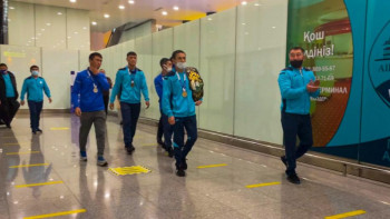 Фотография к новости: Белградтан оралған отандық боксшыларды жанкүйерлер ерекше қарсы алды