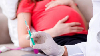 Фотография к новости: Жүкті әйелге салынған вакцина балаға әсер ете ме?