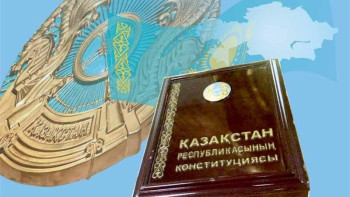 Фотография к новости: Жаңадан сайланған судья әділ болуға ант берді