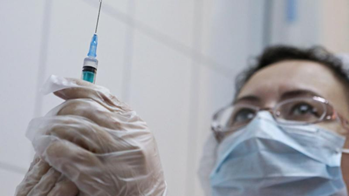Италияда жасөспірім вакцинациялауға тыйым салған ата-анасын сотқа берді
