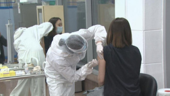 Фотография к новости: Вакцинадан соң алты айдан кейін антидене деңгейі төмендейді