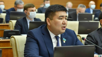 Фотография к новости: Депутат ауылда жұмысы, қалада тіркеуі жоқ жастар мәселесін көтерді