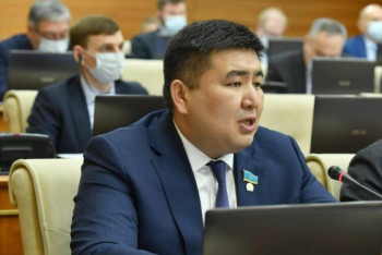 Фотография к новости: Депутат ауылда жұмысы, қалада тіркеуі жоқ жастар мәселесін көтерді