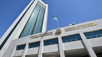 Фотография к новости: Депутаттар террористік әрекетке қатысы бар шетелдіктерге елге келуге тыйым салатын заңды қарады