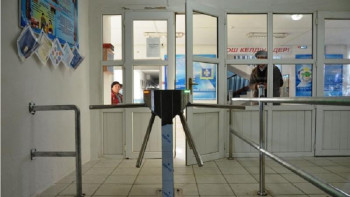 Фотография к новости: Сарапшы: Мектептердегі қауіпсіздік мәселесін шешетін уақыт жетті