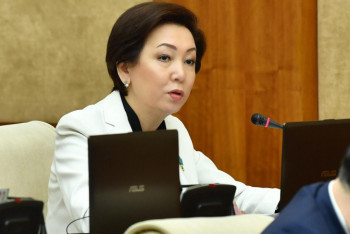 Фотография к новости: Микрокредит. Депутат 145 мың теңге кредит алып, қарызға белшесінен батқандар туралы айтты