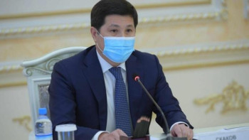 Фотография к новости: Сқақов: Педагогтарға материалдық көмек көрсету – білімді нығайтудың басты бағыты