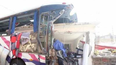 Мексикада автобус тұрғын үйге соғылып, 21 адам мерт болды  