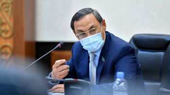 Фотография к новости: Ректорлар студенттерге тәрбиеленуші емес, «қаржы көзі» ретінде ғана қарайды - сенатор