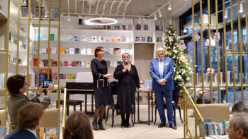 Фотография к новости: Алматыда репродуктолог дәрігерлердің көркем романы жарық көрді