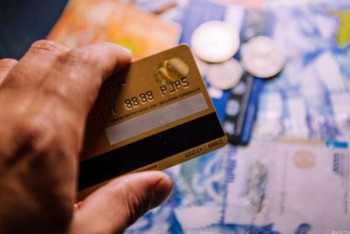 Фотография к новости: Депутаттар қарызға белшесінен батқандарға рақымшылық жасауды ұсынды