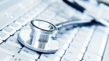 Фотография к новости: Әйтенов: Медициналық ұйымдар 100% компьютерлік техникамен қамтамасыз етілді 