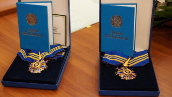 Фотография к новости: Мәулен Әшімбаев, Ерлан Тұрғымбаев және Нұржұман Ықтымбаевқа «Барыс» ордені табысталды