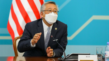 Фотография к новости: Вакцинация. Дональд Лу АҚШ-қа кімдер кіре алатынын айтты