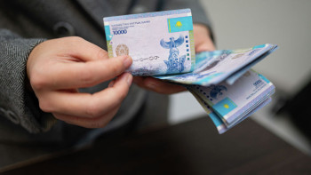 Фотография к новости: Еліміздің азаматтары банктерге қанша қарыз