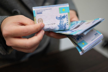 Фотография к новости: Еліміздің азаматтары банктерге қанша қарыз