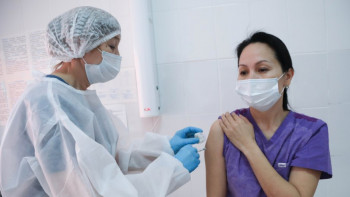 Фотография к новости: Қанша адам коронавирусқа қарсы вакцинаны екінші рет салдырғаны белгілі болды