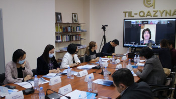 Фотография к новости: Рухани Жаңғыру: Қазақ тілін дамытатын бағыттардың бірі белгілі болды