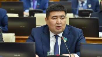 Фотография к новости: 10 млн теңге несие рәсімдеген. Депутат онлайн-алаяқтық мәселесін көтерді