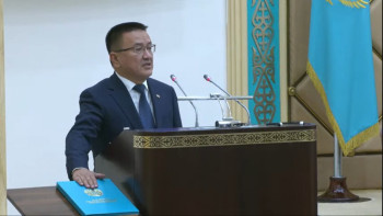 Фотография к новости: Сенатта жаңадан сайланған судья адал болуға ант берді