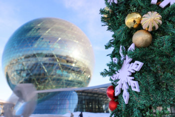 Фотография к новости: Жаңа жылдың көрінісі: Елорда мерекеге орай қалай безендірілді?