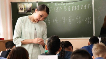 Фотография к новости: Депутат мұғалімдерді жұмысқа қабылдаудың жаңа ережесі туралы айтты