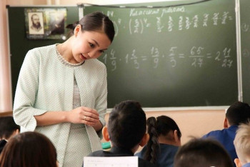 Фотография к новости: Депутат мұғалімдерді жұмысқа қабылдаудың жаңа ережесі туралы айтты