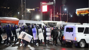 Фотография к новости: Үш қаланың әкімдігіне шабуыл жасалған - ІІМ