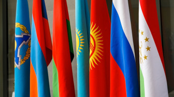 Фотография к новости: Ұжымдық қауіпсіздік кеңесінің кезектен тыс сессиясы бір минут үнсіздікпен басталды