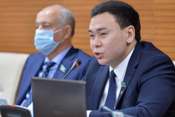 Фотография к новости: Депутаттар Денсаулық сақтау министрлігіне: Pfizer-мен вакциналау қашан басталады?