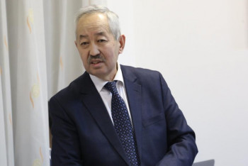 Фотография к новости: Профессор: Билік пен халық тұтастығы – береке мен ынтымақты бекіте түседі