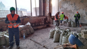 Фотография к новости: Өртенген Алматы әкімдігінде жөндеу жұмыстары басталды