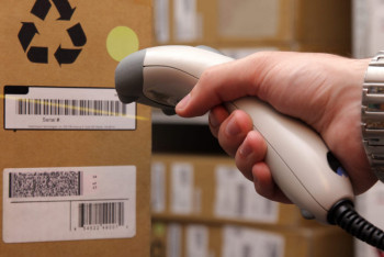 Фотография к новости: Тауарларды міндетті таңбалау операторының қызметін тоқтату керек - депутат